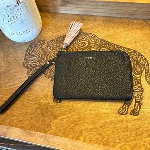 Fossil zippered wristlet
